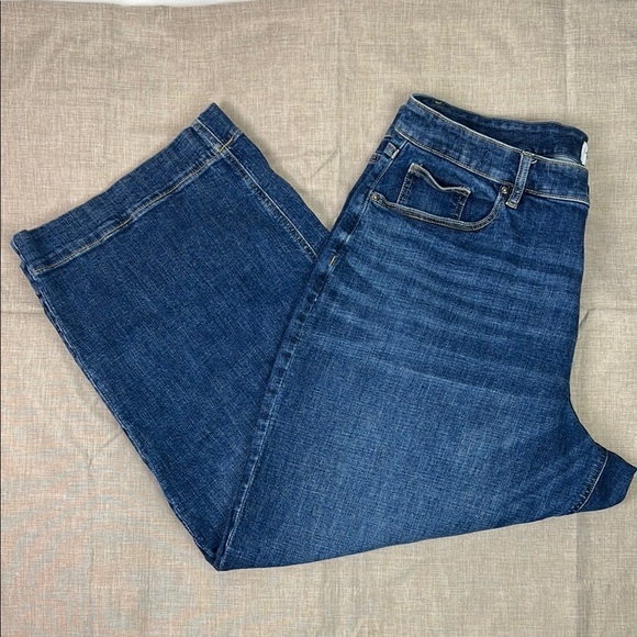 Lane Bryant Women’s 22 Mid-Rise Wide Leg Flex Magic Waistband Signature Fit Jean - Picture 1 of 11